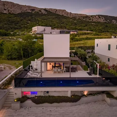 فيلة Sunset With Swimming Pool